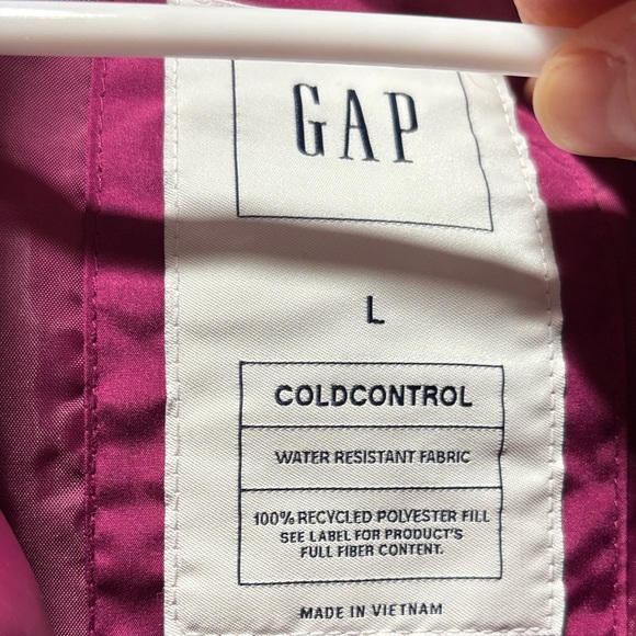 GAP Women's Puffer Vest - Burgundy - Picture 2 of 3